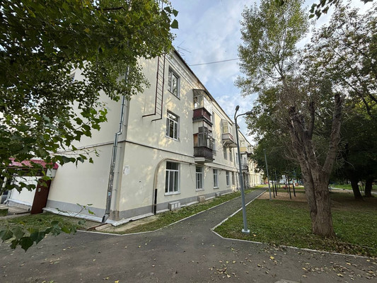 Купить --комнатную квартиру