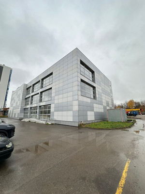 Снять  помещение свободного назначения