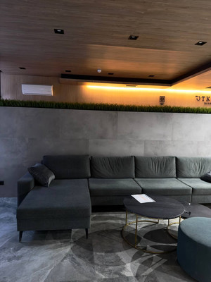 Купить --комнатную квартиру