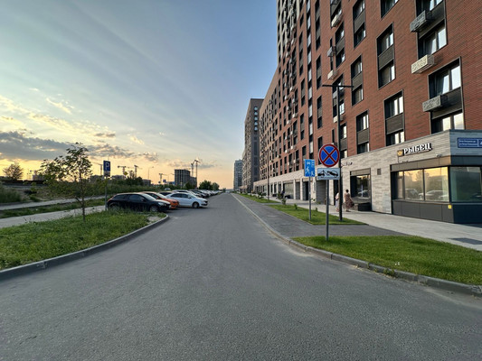 Снять  помещение свободного назначения