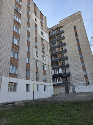 Купить --комнатную квартиру